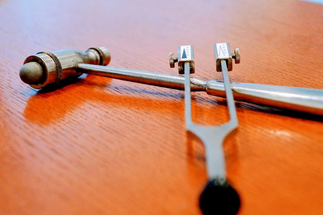 Reflexhammer und diagnostische Stimmgabel